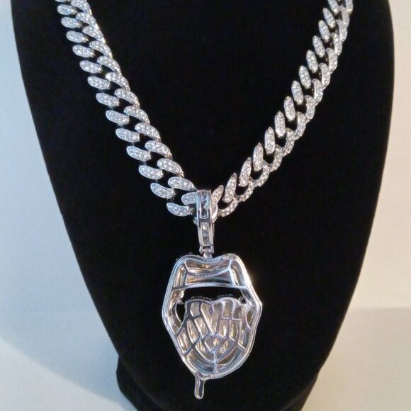 Necklace - Picture 2 of 3